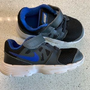 Toddler Boy Nike Sneakers size 8